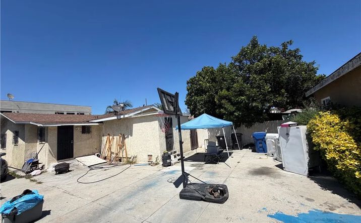 Pictures of Multifamily property located at 652 W 87th, Los Angeles, CA 90044 for sales - image #1
