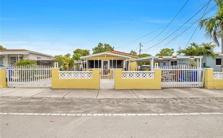 Pictures of Multifamily property located at 1052 NW 25th Ave, Miami, FL 33125 for sales - image #1