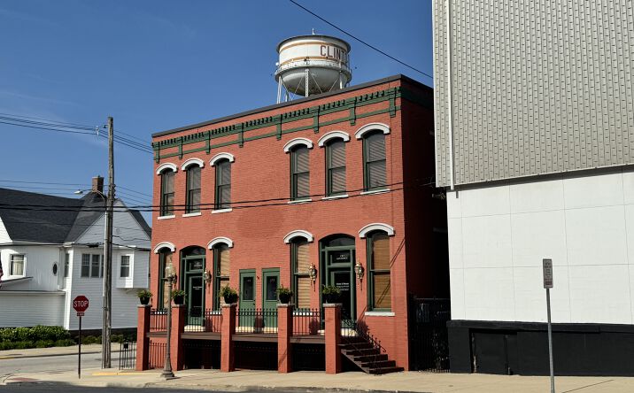 Pictures of Office property located at 121 South Center Street, Clinton, IL 61727 for sales - image #1