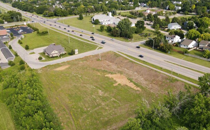 Pictures of Land property located at 14381 Hickman Road, Urbandale, IA 50323 for sales - image #1