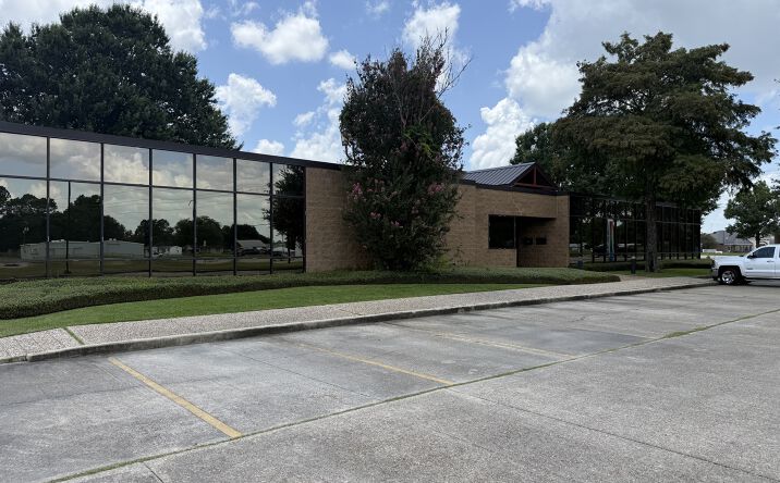 Pictures of Office property located at 1749 Bertrand Dr, Lafayette, LA 70506 for sales - image #1