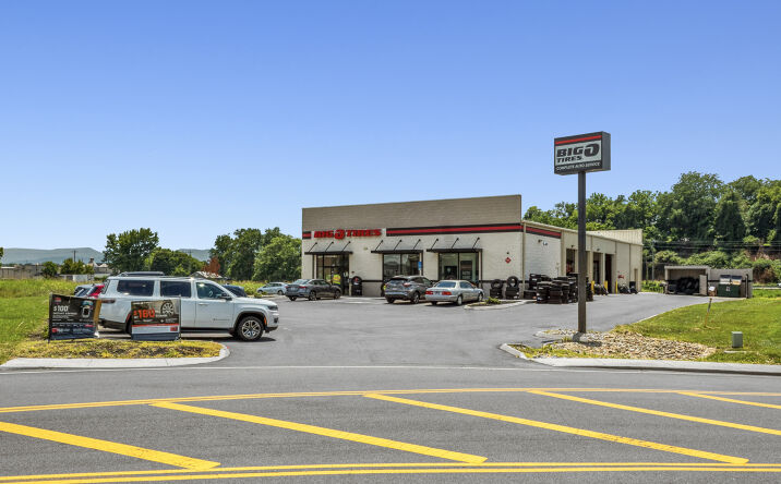 Pictures of Retail property located at 121 North River Boulevard, Sevierville, TN 37876 for sales - image #1