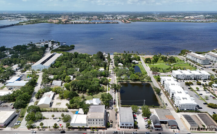 Pictures of Multifamily property located at 302 NINTH ST E, BRADENTON, FL 34208 for sales - image #1