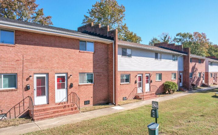 Pictures of Multifamily property located at 1625 West Pembroke Avenue, Hampton, VA 23661 for sales - image #1