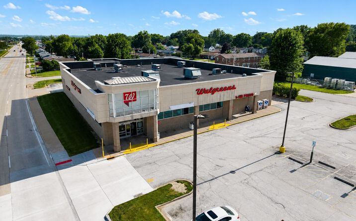 Pictures of Retail property located at 3601 16th Street, Moline, IL 61265 for sales - image #1