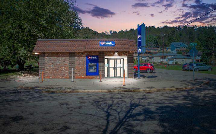 Pictures of Retail property located at 901 3rd St, Brilliant, OH 43913 for comps - image #1