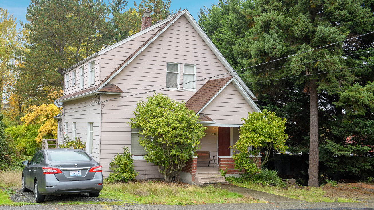 13525 52nd Ave S, Tukwila, WA 98168