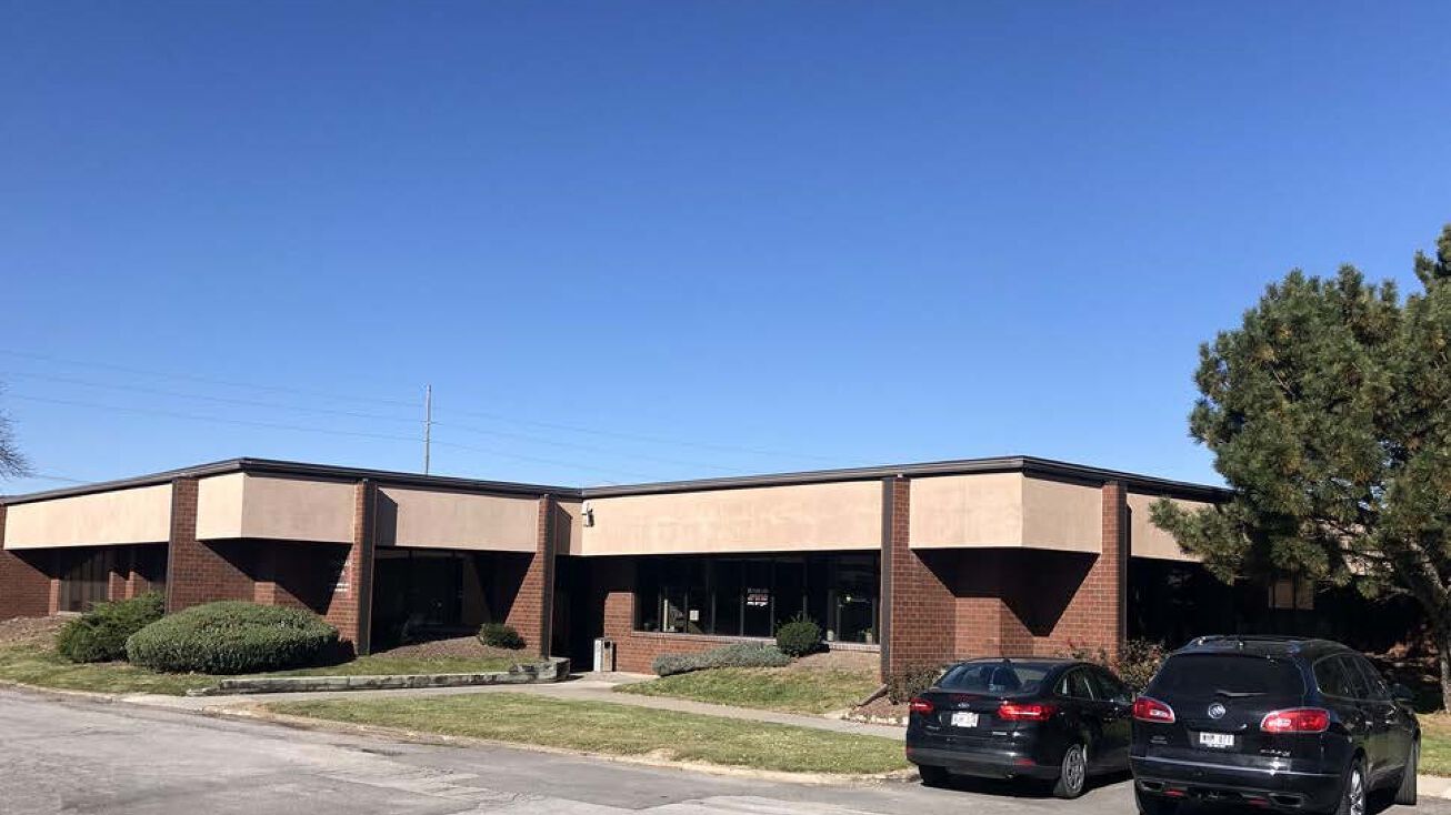 1130323 Chicago Cir & 1130424 Davenport St, Omaha, NE 68154 Office