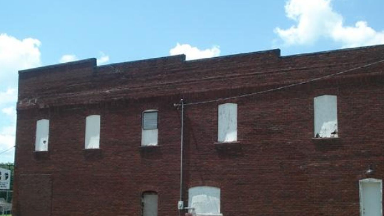 100 W MAIN Street, Valier, IL 62891