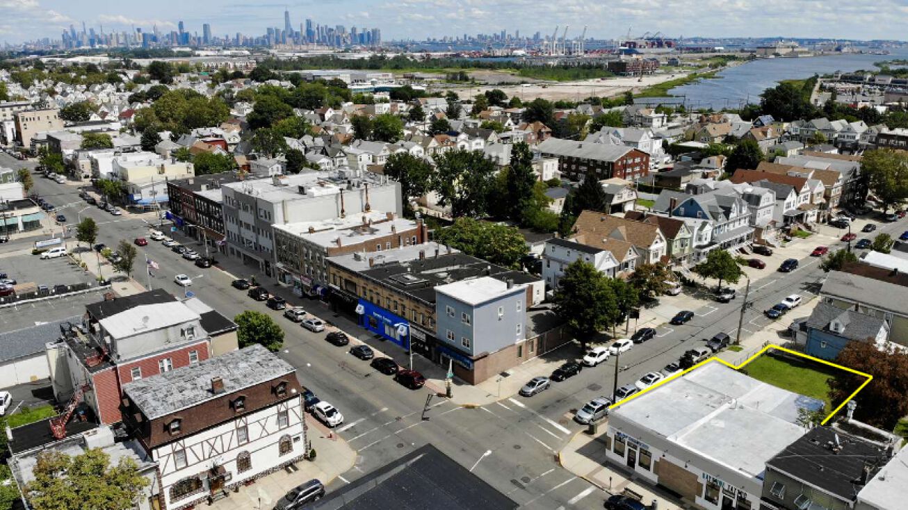 668670 Broadway, Bayonne, NJ 07002