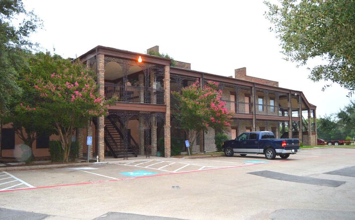 Pictures of Office property located at 362 Oaks Trail, Garland, TX 75043 for sales - image #1