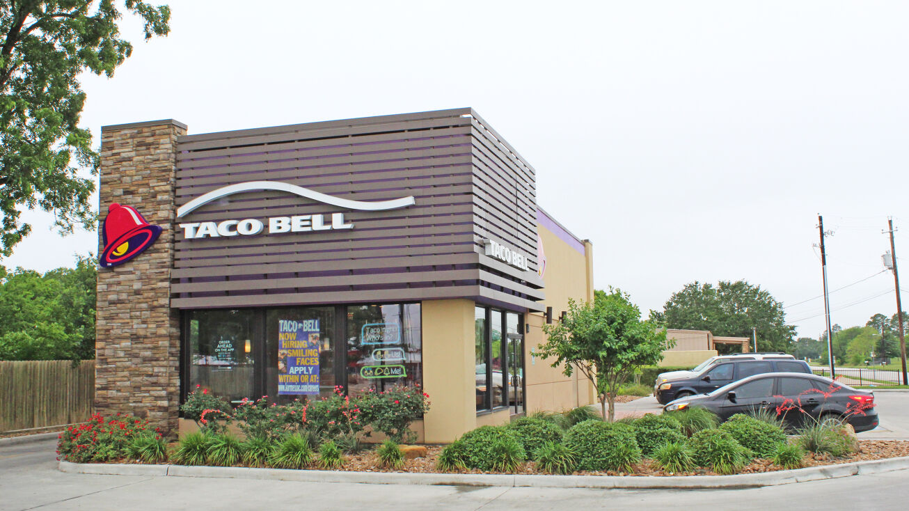 1611 N Mechanic St, El Campo, TX 77437