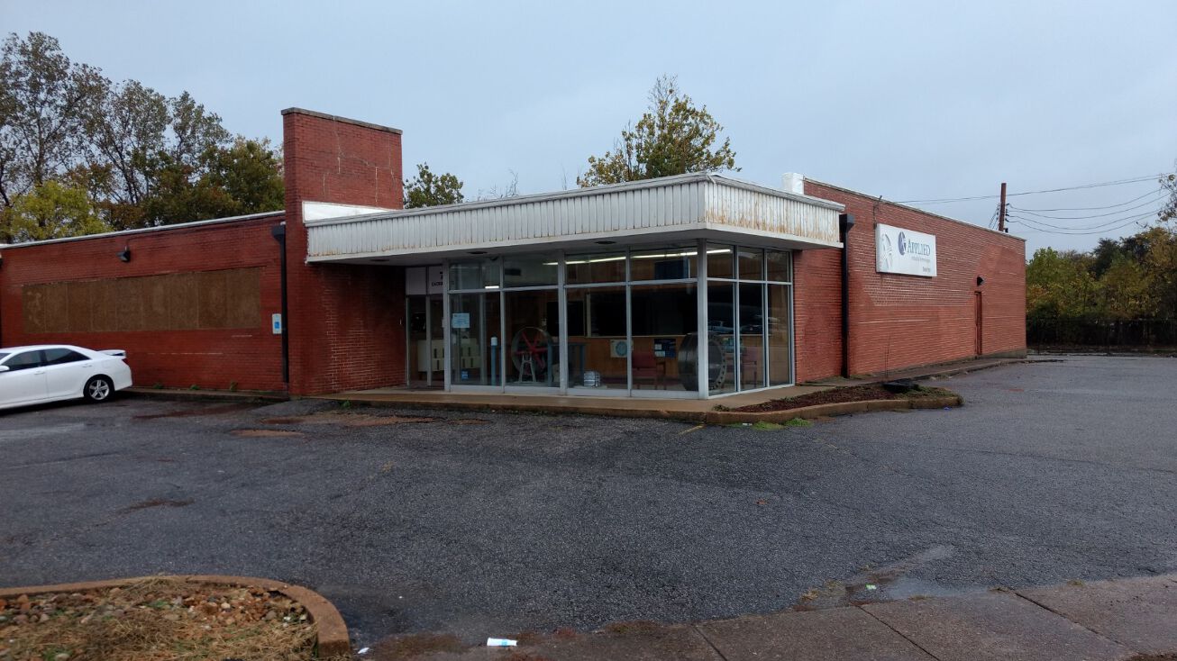 7 E Eh Crump Blvd, Memphis, TN 38106