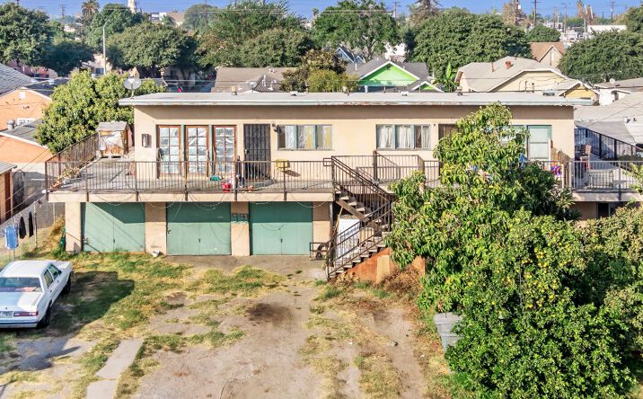 Pictures of Multifamily property located at 2747 Laurel Pl, South Gate, CA 90280 for comps - image #1