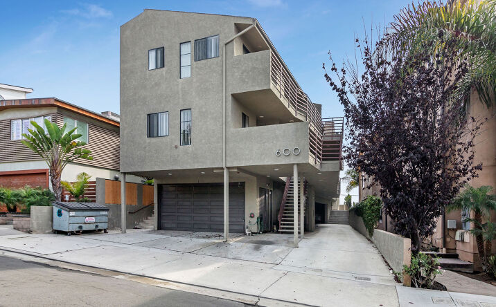 Pictures of Multifamily property located at 600 1st St, Hermosa Beach, CA 90254 for comps - image #1