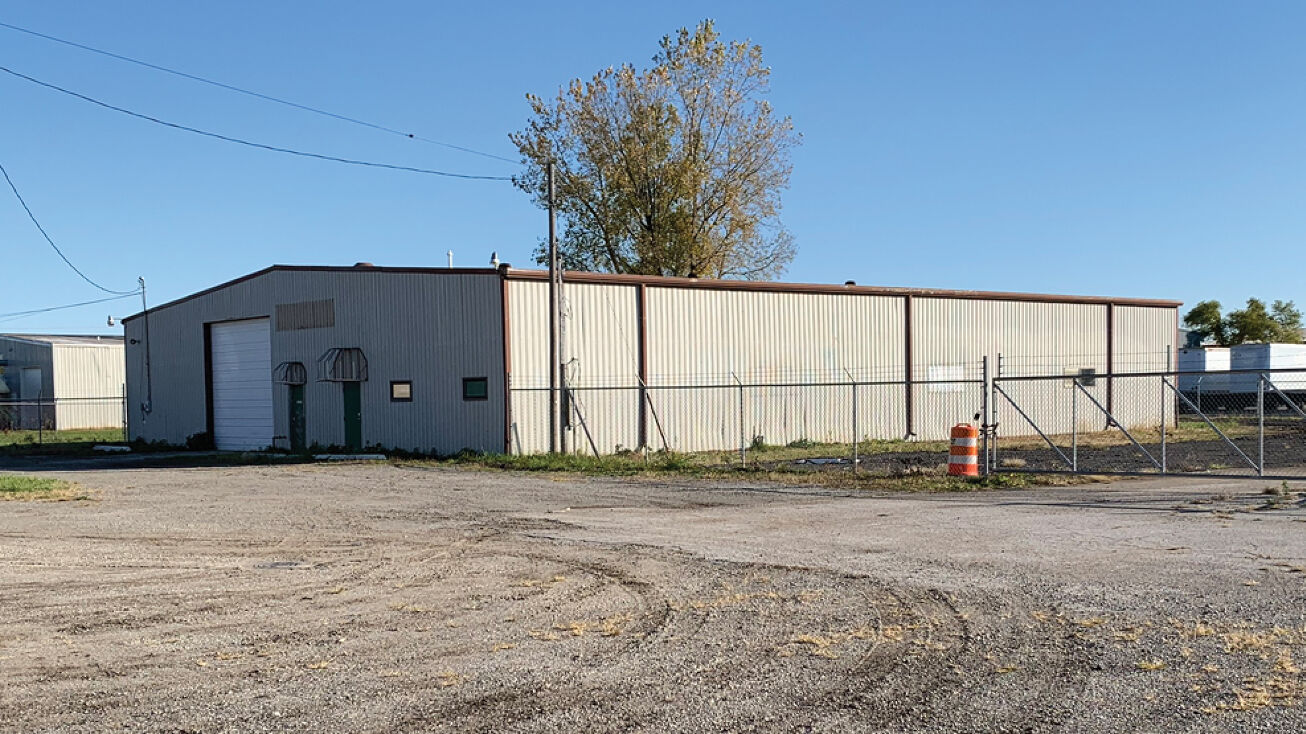 4341 Pine Creek Rd, Elkhart, IN 46516