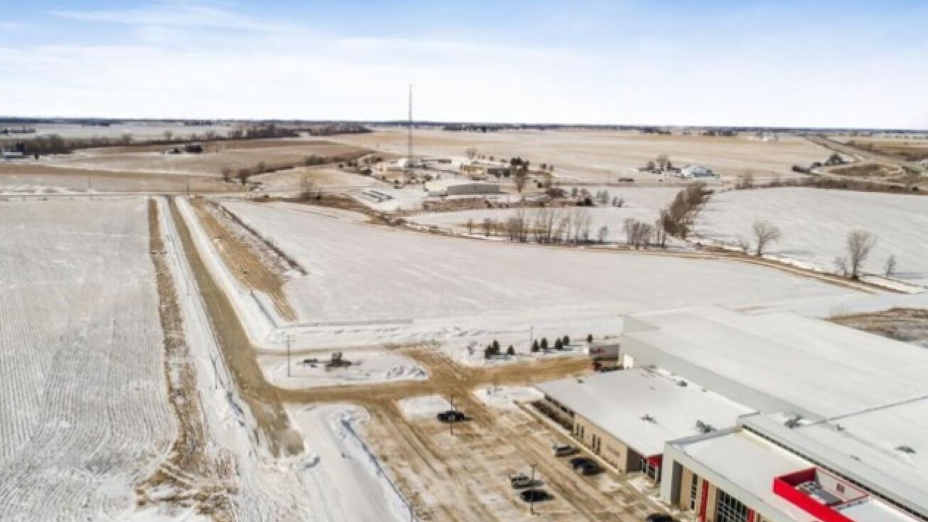 Blue Creek Dr, Urbana, IA 52345