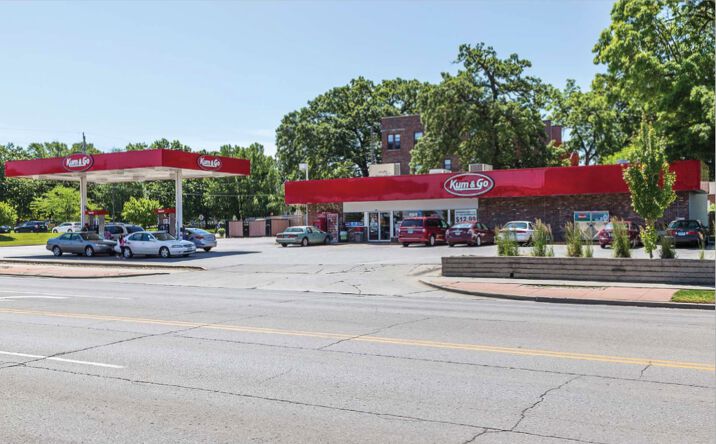 Pictures of Retail property located at 3104 University Ave, Des Moines, IA 50311 for comps - image #1
