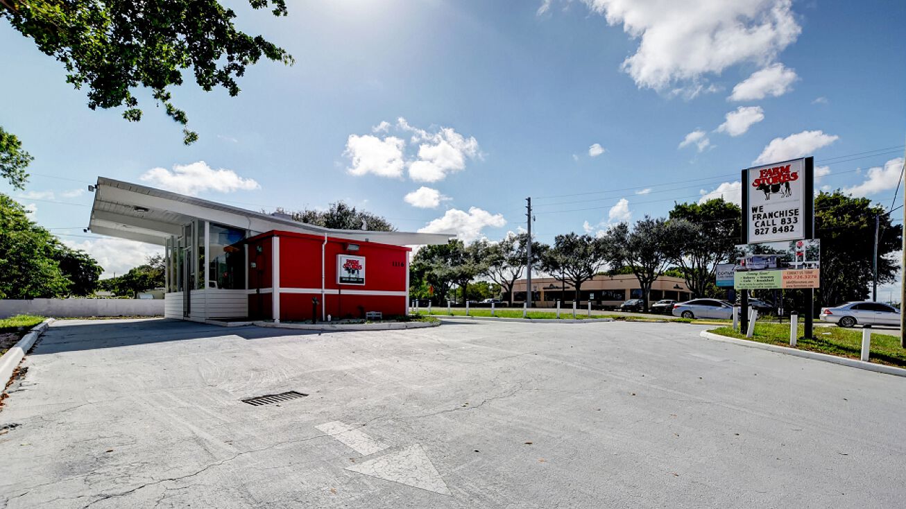 Pictures of Retail property located at 1116 Hypoluxo Rd, Lantana, FL