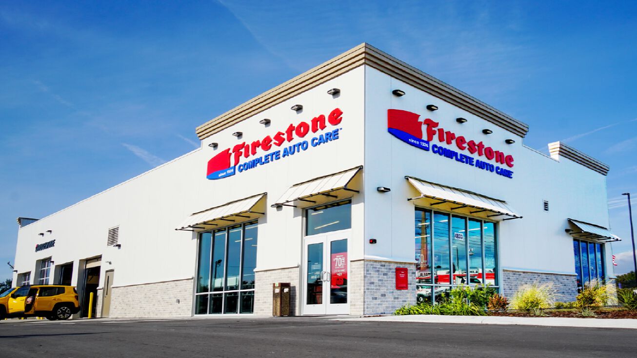 Pictures of Retail property located at 4833 Commercial Way, Spring Hill