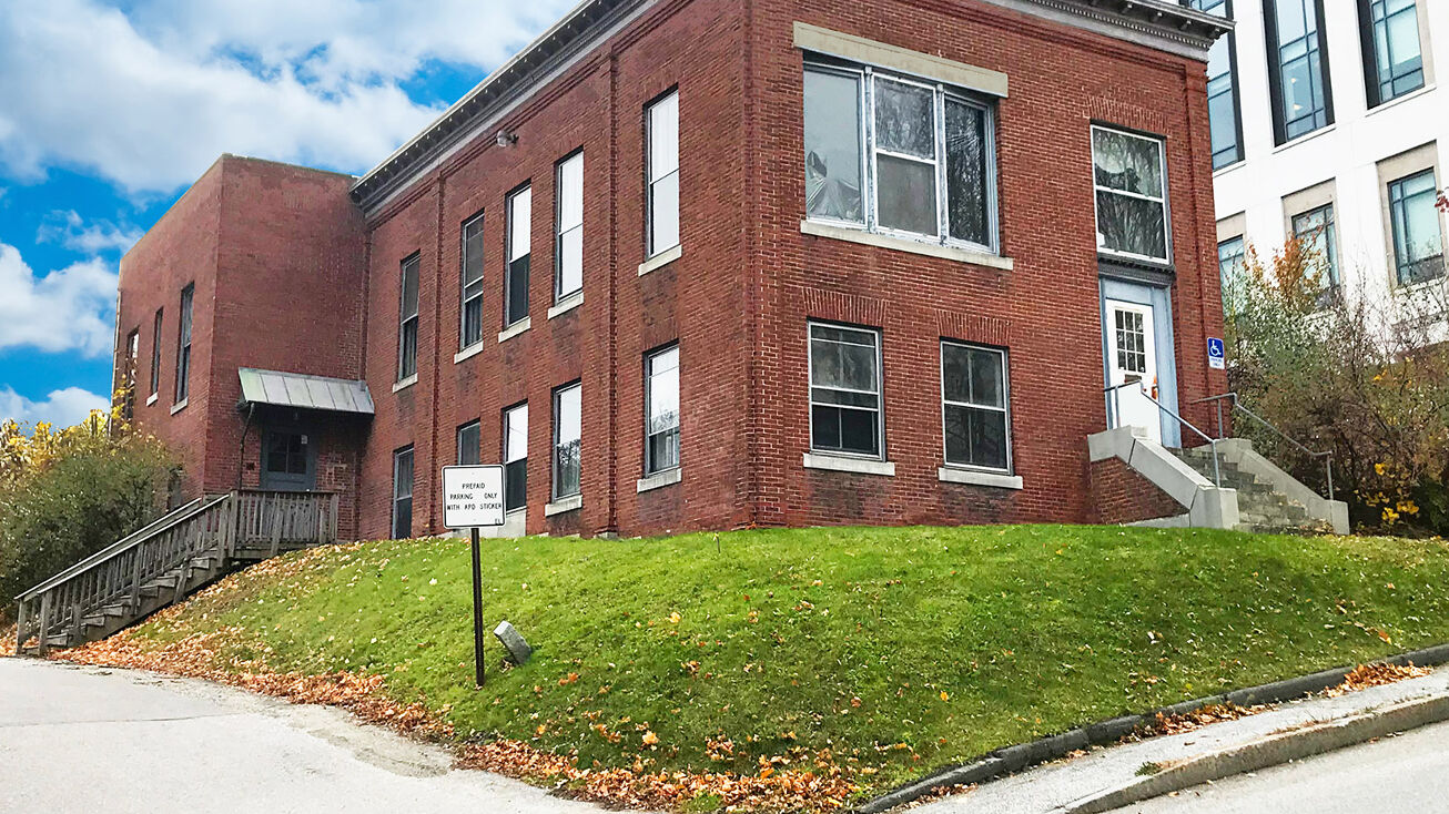 16 Winthrop St, Augusta, ME 04330