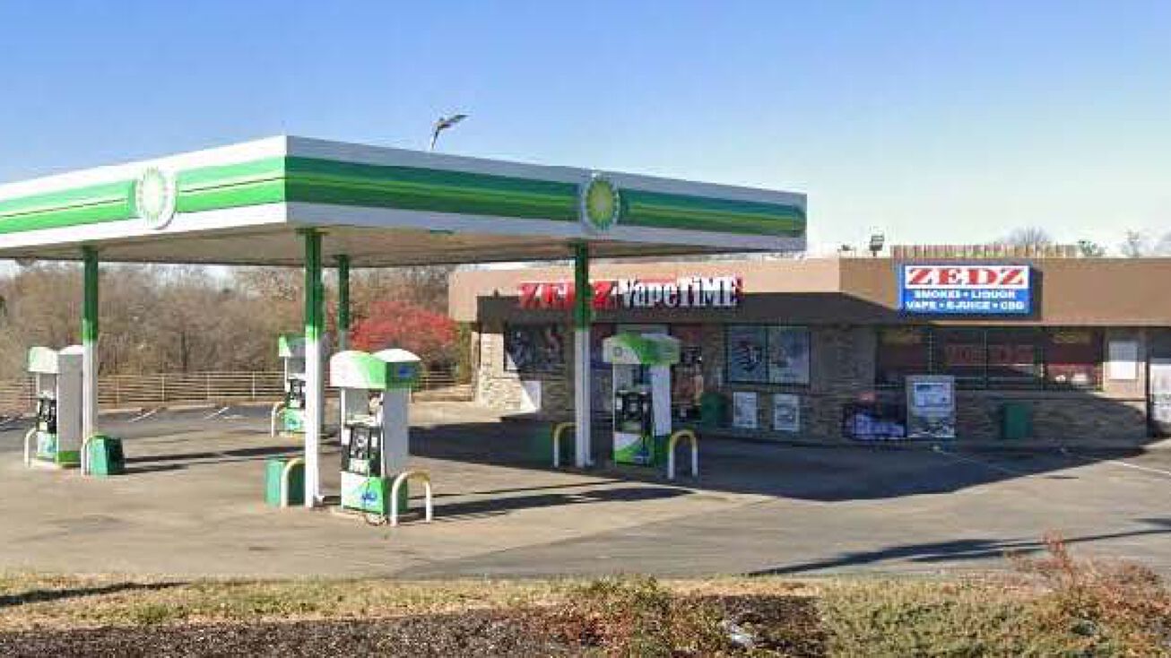 7020 N Oak Trafficway, Gladstone, MO 64118