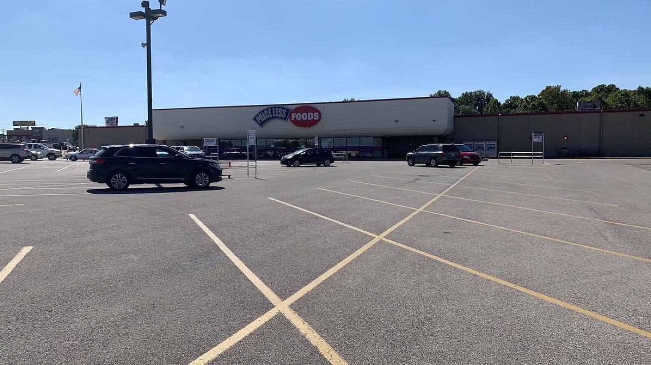 4851 W Lloyd Expy, Evansville, IN 47712