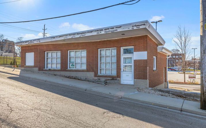 Pictures of Retail property located at 223 Spring Street, Aurora, IL 60505 for sales - image #1