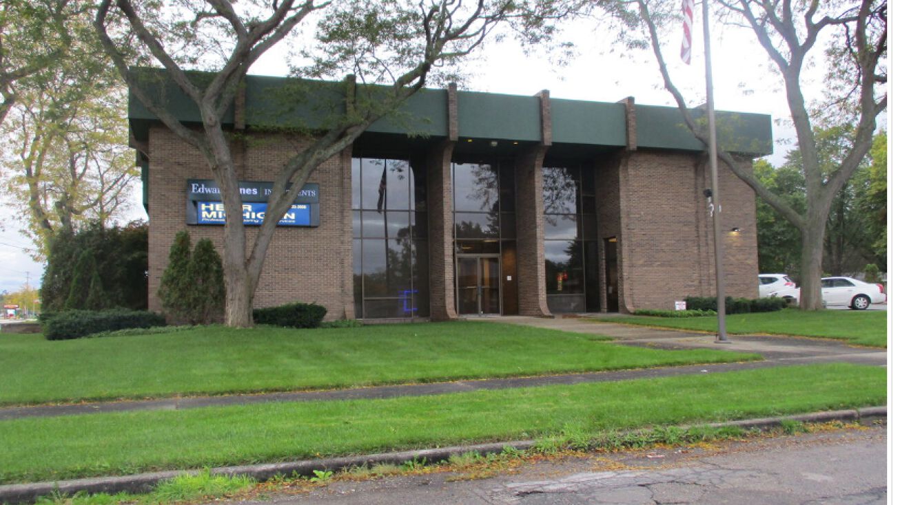 3145 Henry St, Muskegon, MI 49441