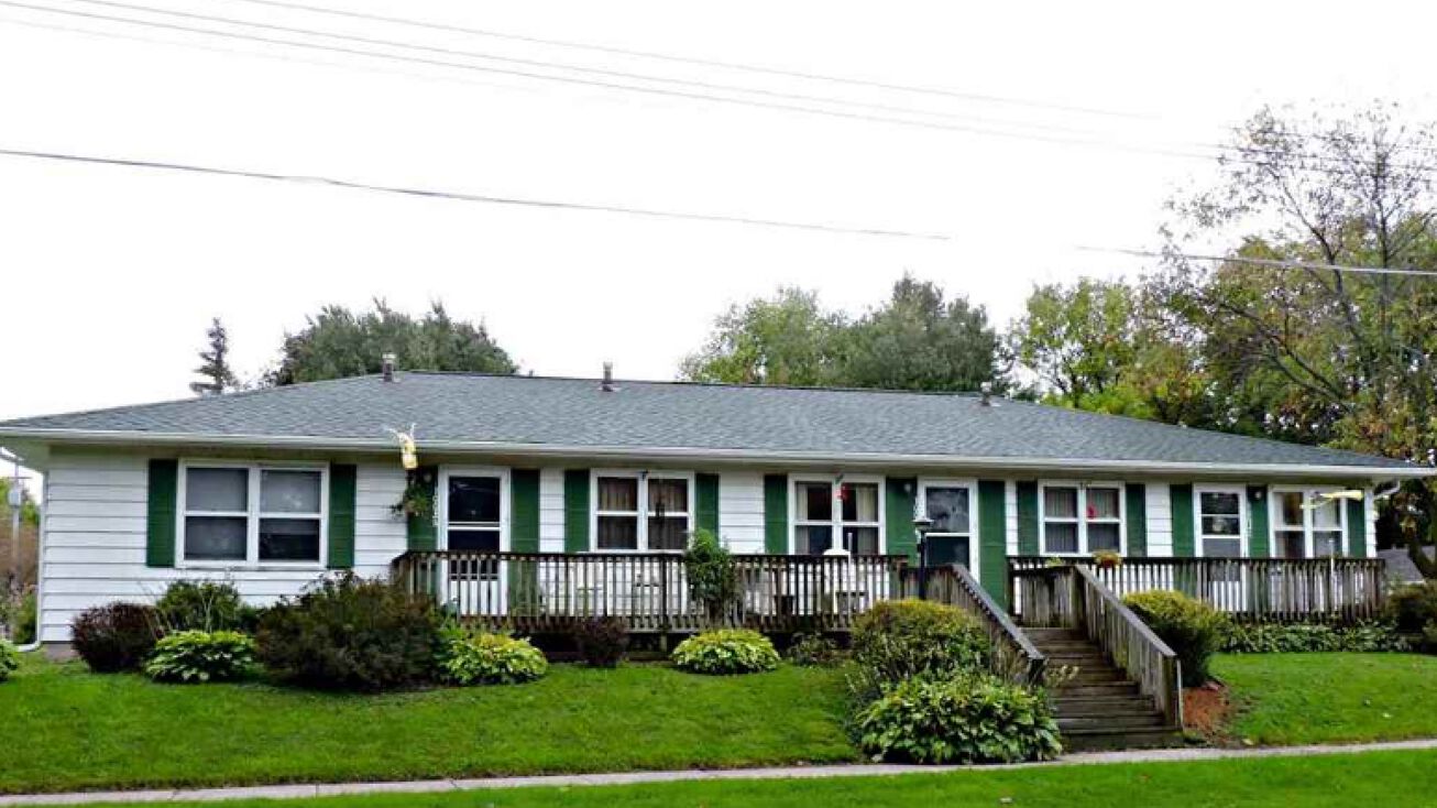 1002 Avenue, Grundy Center, IA 50638