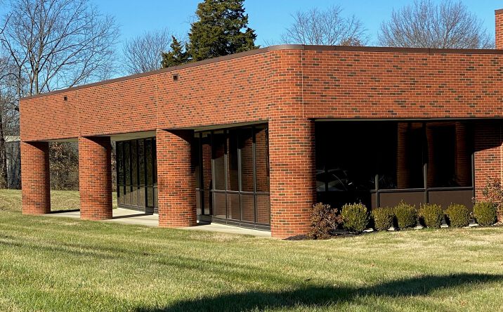 Pictures of Office, Mixed Use property located at 10605 Shelbyville Rd, Louisville, KY 40223 for comps - image #1