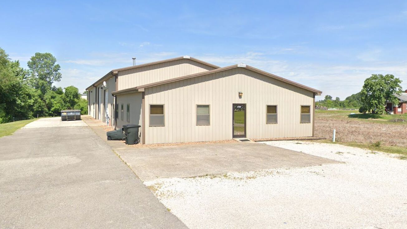 2720 Colonial Gardens Rd, Evansville, IN 47715