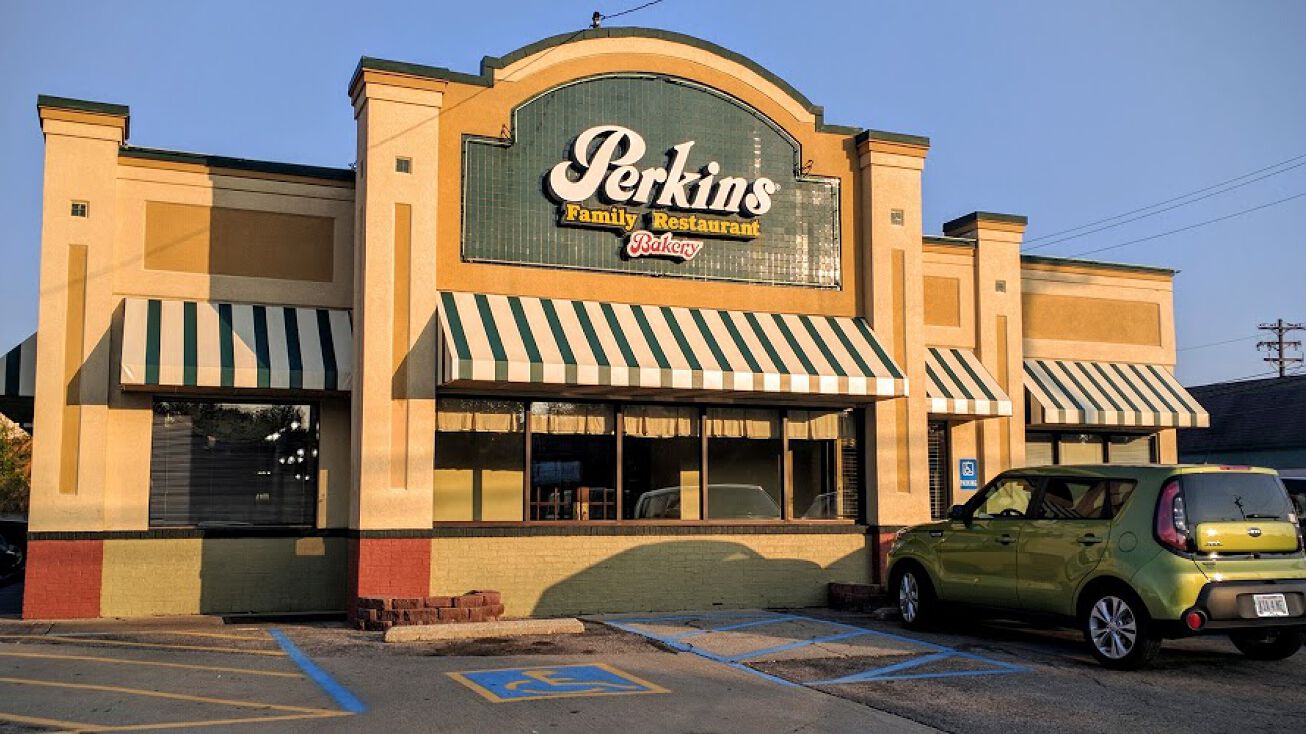 3360 Westbourne Dr, Cincinnati, OH 45248