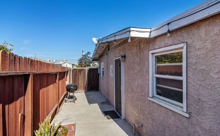 Pictures of Multifamily property located at 2012 Plant Ave, Redondo Beach, CA 90278 for comps - image #1