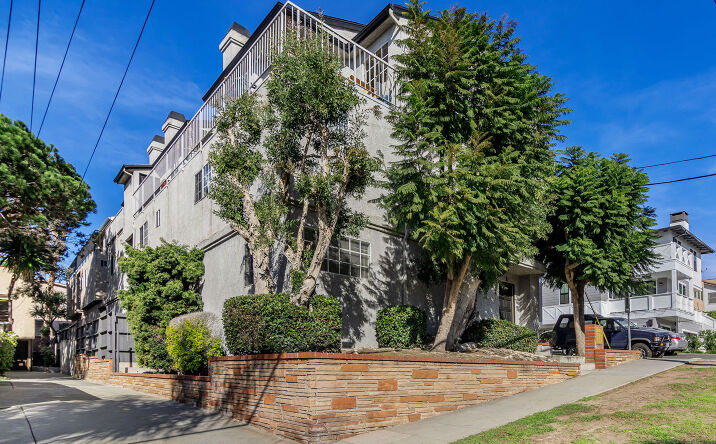 Pictures of Multifamily property located at 907 5th St, Hermosa Beach, CA 90254 for comps - image #1