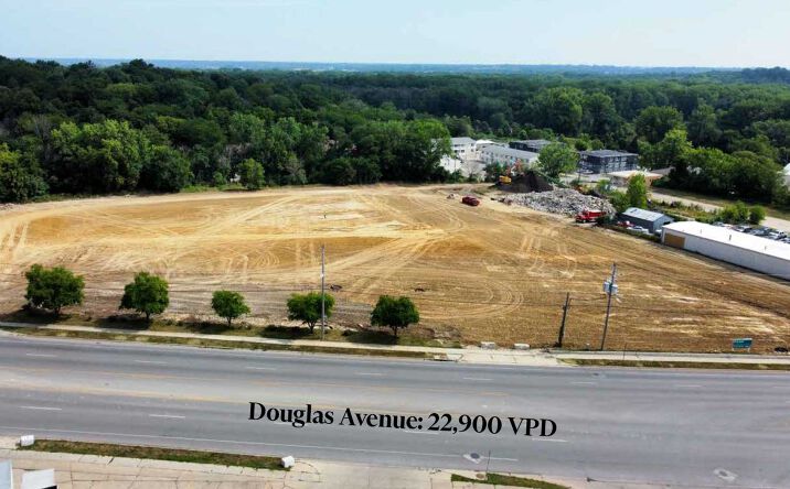 Pictures of Land property located at 2701 Douglas Ave, Des Moines, IA 50310 for sales - image #1