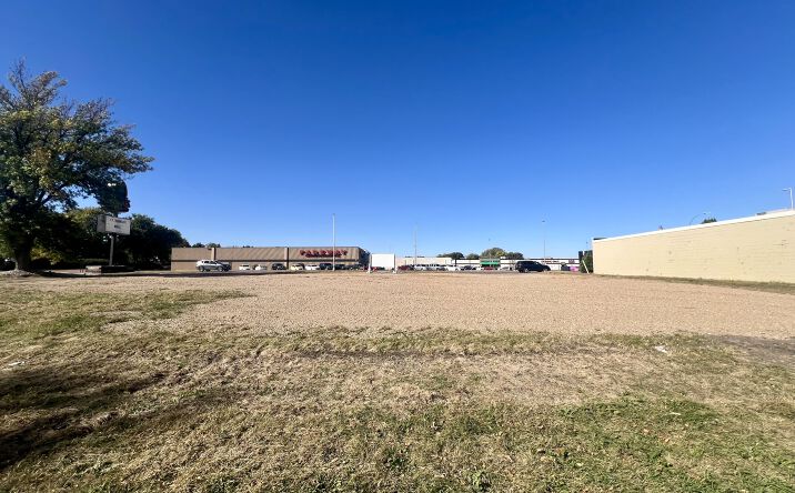 Pictures of Land property located at 415 State Street S., Fairmont, MN 56031 for sales - image #1