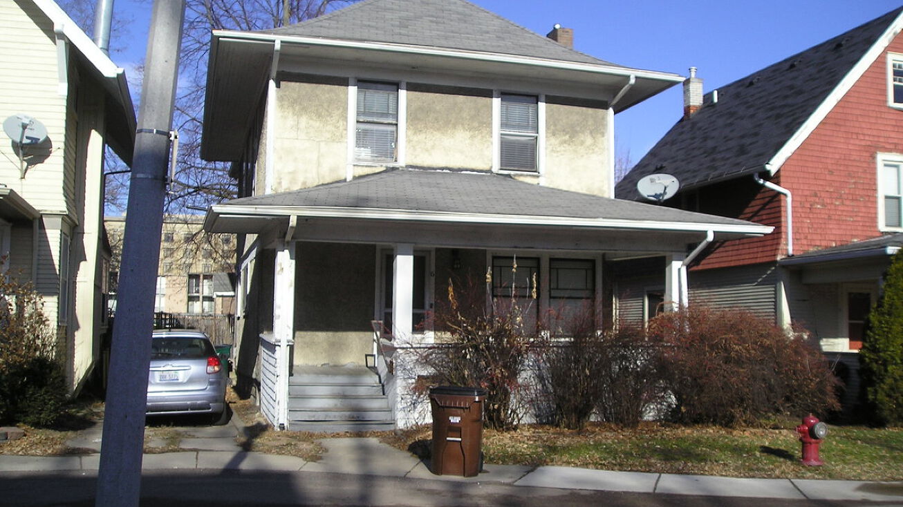 6 Savoy Ct, Lansing, MI 48933