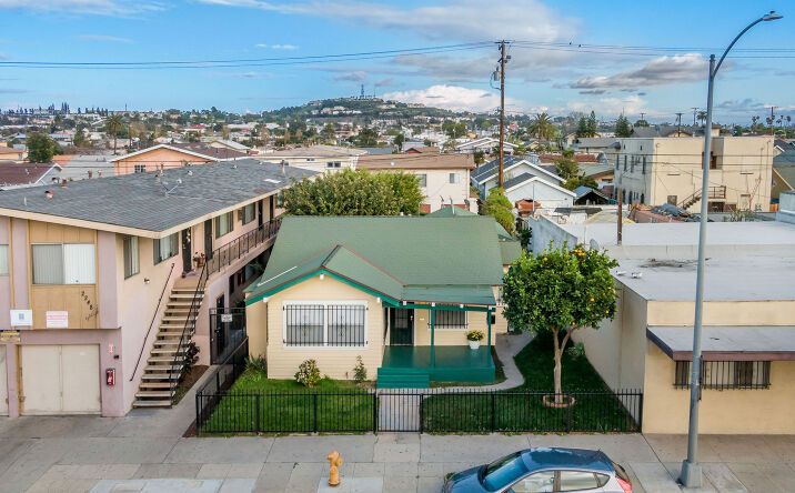 Pictures of Multifamily property located at 2244-2446 Atlantic Ave, Long Beach, CA 90806 for comps - image #1