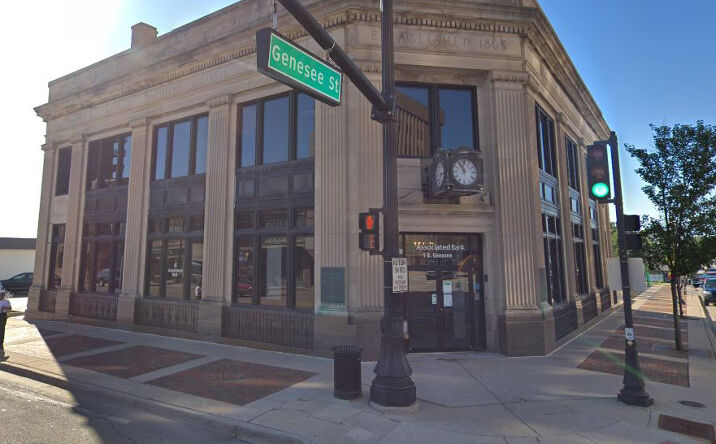 Pictures of Retail property located at 1 S Genesee St, Waukegan, IL 60085 for sales - image #1