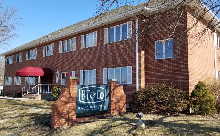 Pictures of Office property located at 990 SW Fairlawn Road, Topeka, KS 66606 for sales - image #1