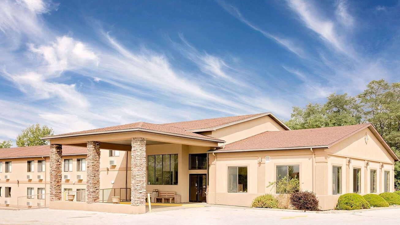 2401 Pioneer Blvd Boonville Mo 65233 Hospitality Property For Sale Days Inn By Wyndham Boonville Mo