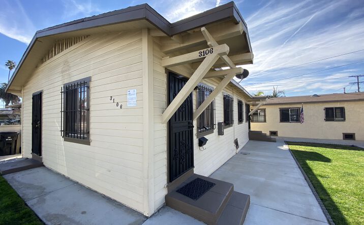Pictures of Multifamily property located at 3106 W 27th St, Los Angeles, CA 90018 for comps - image #1