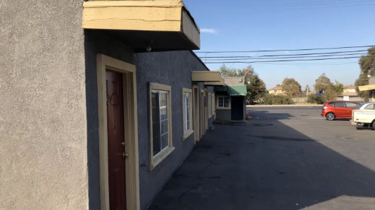 8722 N State Rte 99 East Fr Rd, Morada, CA 95212