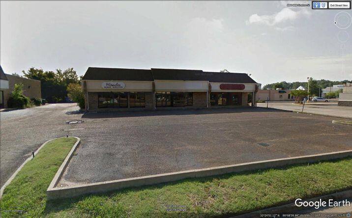 Pictures of Retail property located at 898 Centre St, Ridgeland, MS 39157 for sales - image #1