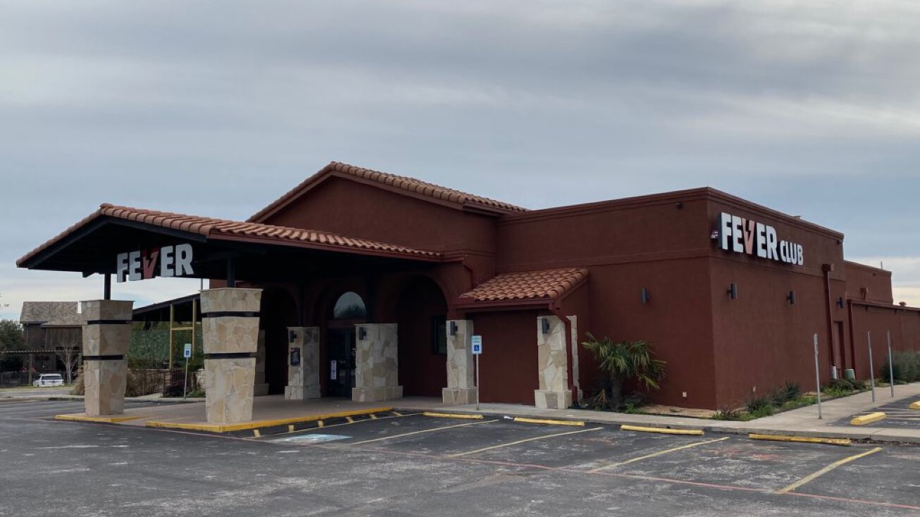 6621 Fossil Bluff Dr, Fort Worth, TX 76137