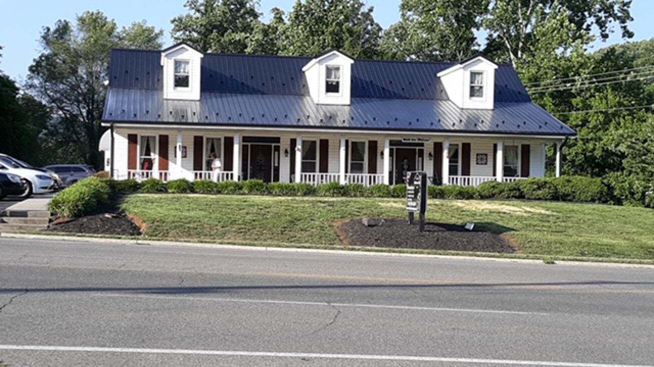 1390 Hardy Rd, Vinton, VA 24179