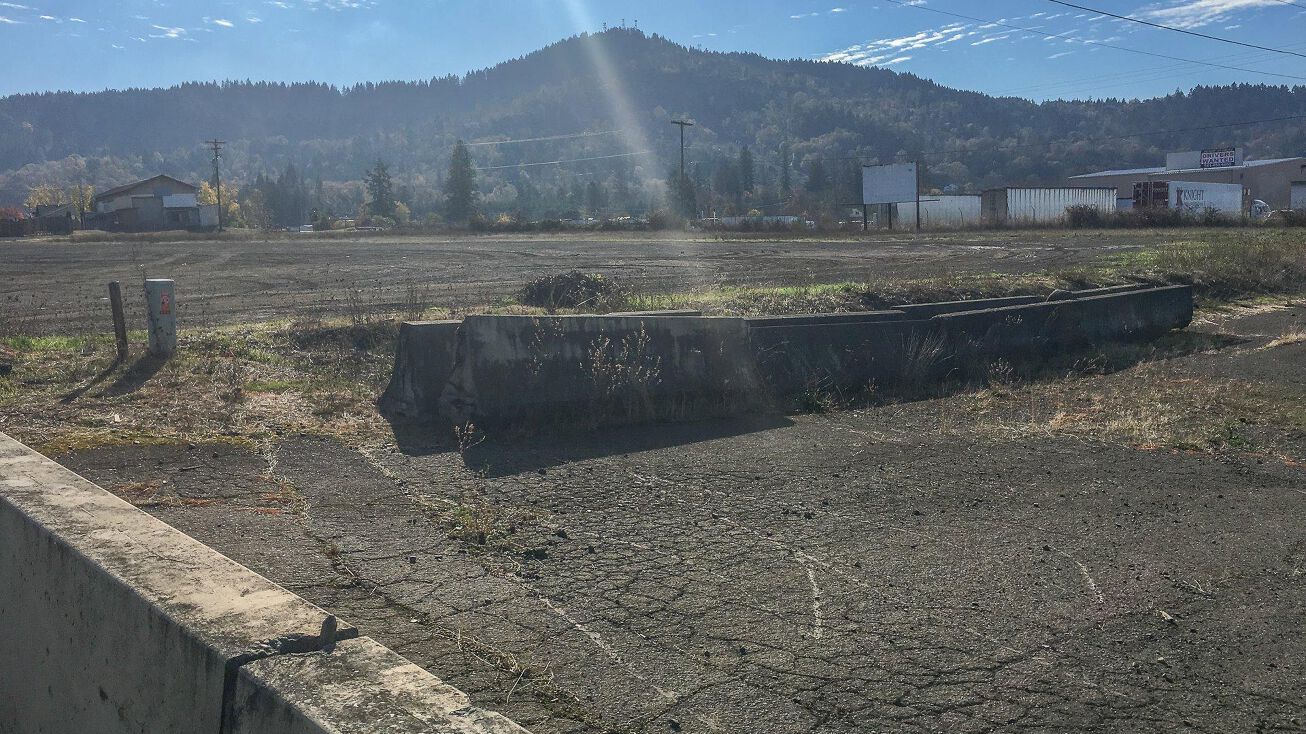 Pictures of Land property located at 181 HUTCHINS ST, Sutherlin, OR 97479 for sales - image #1