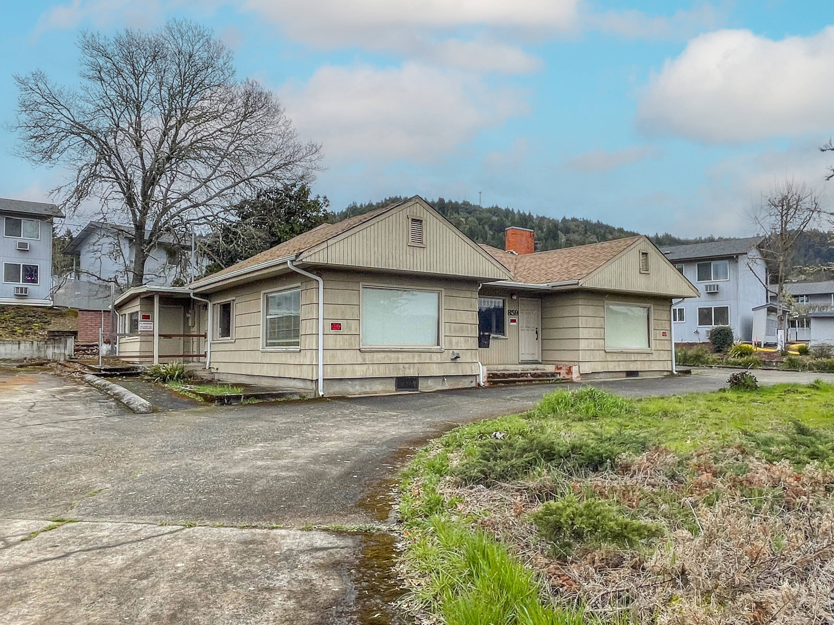 859 W Lookingglass Rd, Roseburg, OR 97471