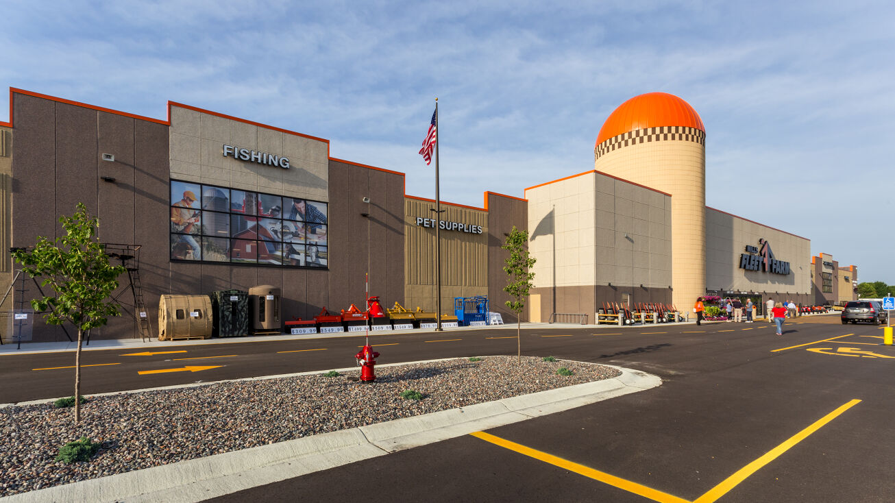 Pictures of Retail property located at 320 Chelsea Rd, Monticello, MN